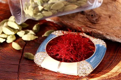 زعفران نوین ویژه آشپزی حرفه‌ ای و دمنوش